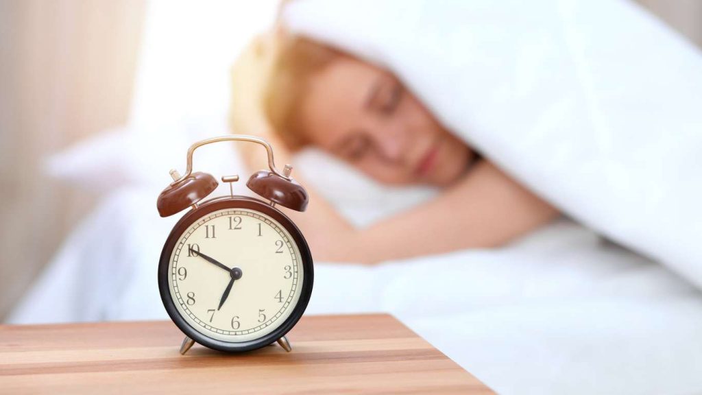 Genügend Schlaf fördert Gesundheit und Testosteronproduktion.